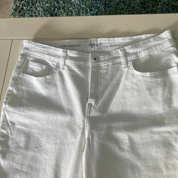 Style and Co Curvy Skinny Leg Jean White Size 14 New no Tags - Picture 2 of 4
